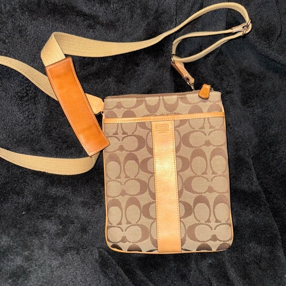 Coach Canvas Courier Crossbody leather crossbody Bag* - Picture 3 of 15